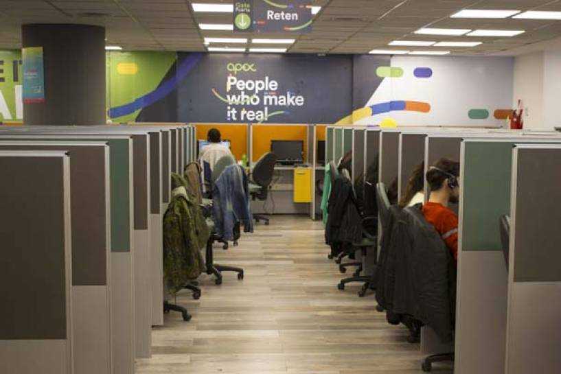 Más empleos en la industria del call center y licitación para reforzar la obra de control del río Negro