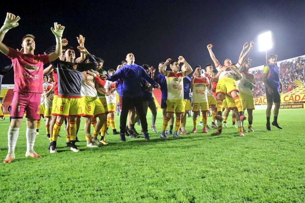 TORNEO FEDERAL A: Sarmiento venció a Douglas Haig y se mantiene como escolta