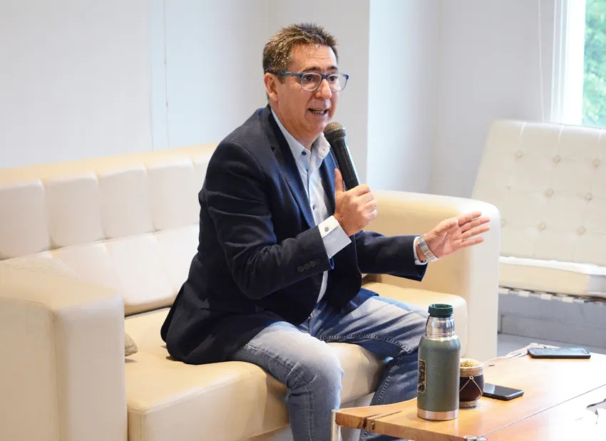 Gustavo Martínez  en caso de ser Gobernador, 