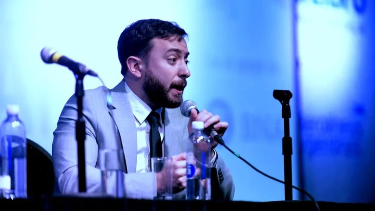 Agustín Laje llenó la sala mayor de la Feria del Libro: “Hemos perdido la religión, hemos perdido la nación, hemos perdido el sexo, hemos perdido la clase”