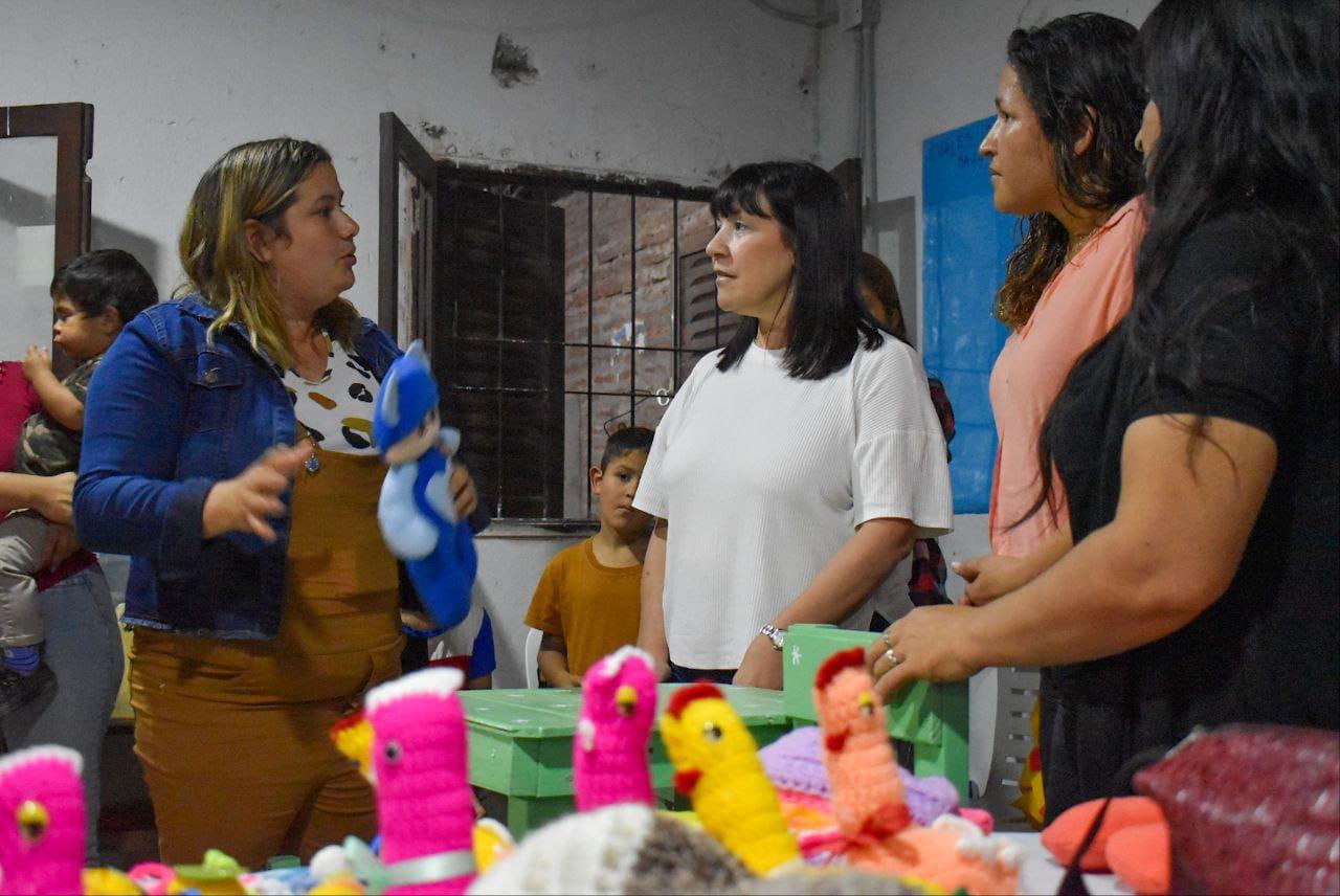 Eli Cuesta visitó el asentamiento Campo Zampa y dialogó con emprendedoras barriales