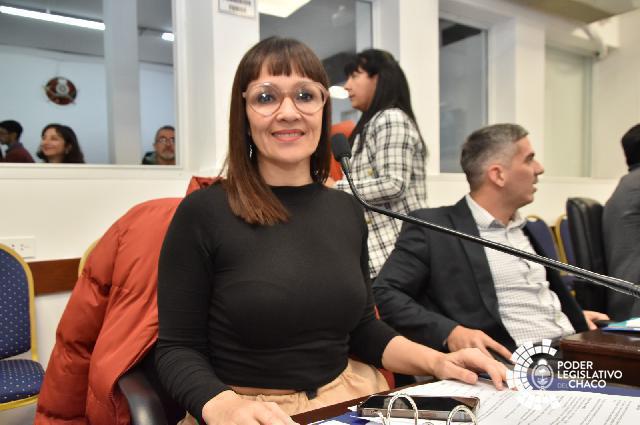 Mariela Quirós: ''La Ley de Estabilidad y Garantías laborales reconoce y garantiza el trabajo de nuestros docentes''