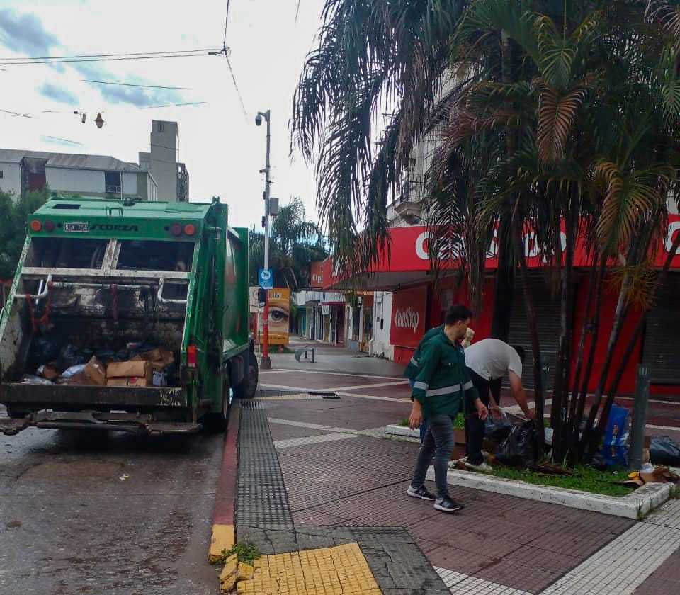 La Municipalidad de Resistencia trabaja en la limpieza de la ciudad tras el temporal