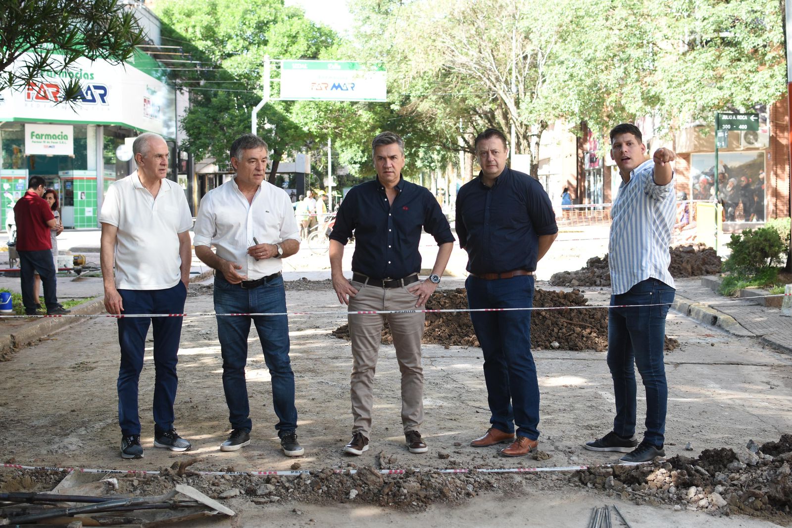 El gobernador Zdero acompañó al intendente Nikisch en la recorrida por las obras de bacheo en el microcentro de Resistencia