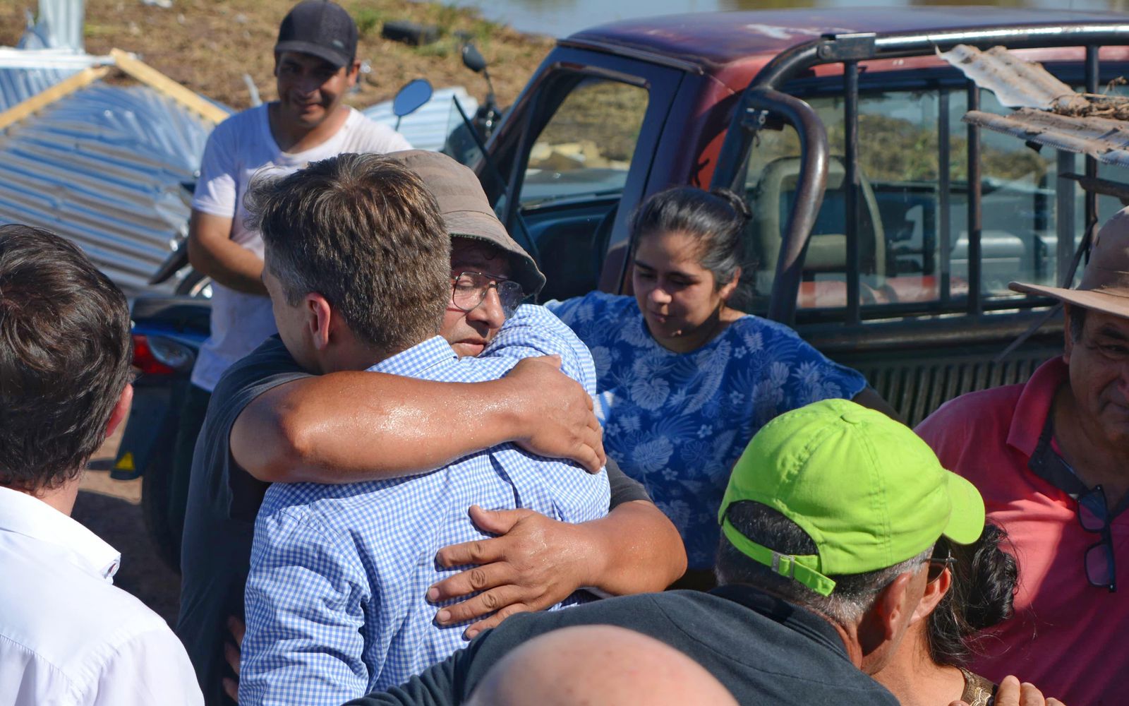 El gobernador zdero se encuentra en Las Breñas, tras el fuerte tornado y con las áreas de gobierno ayudando en la localidad