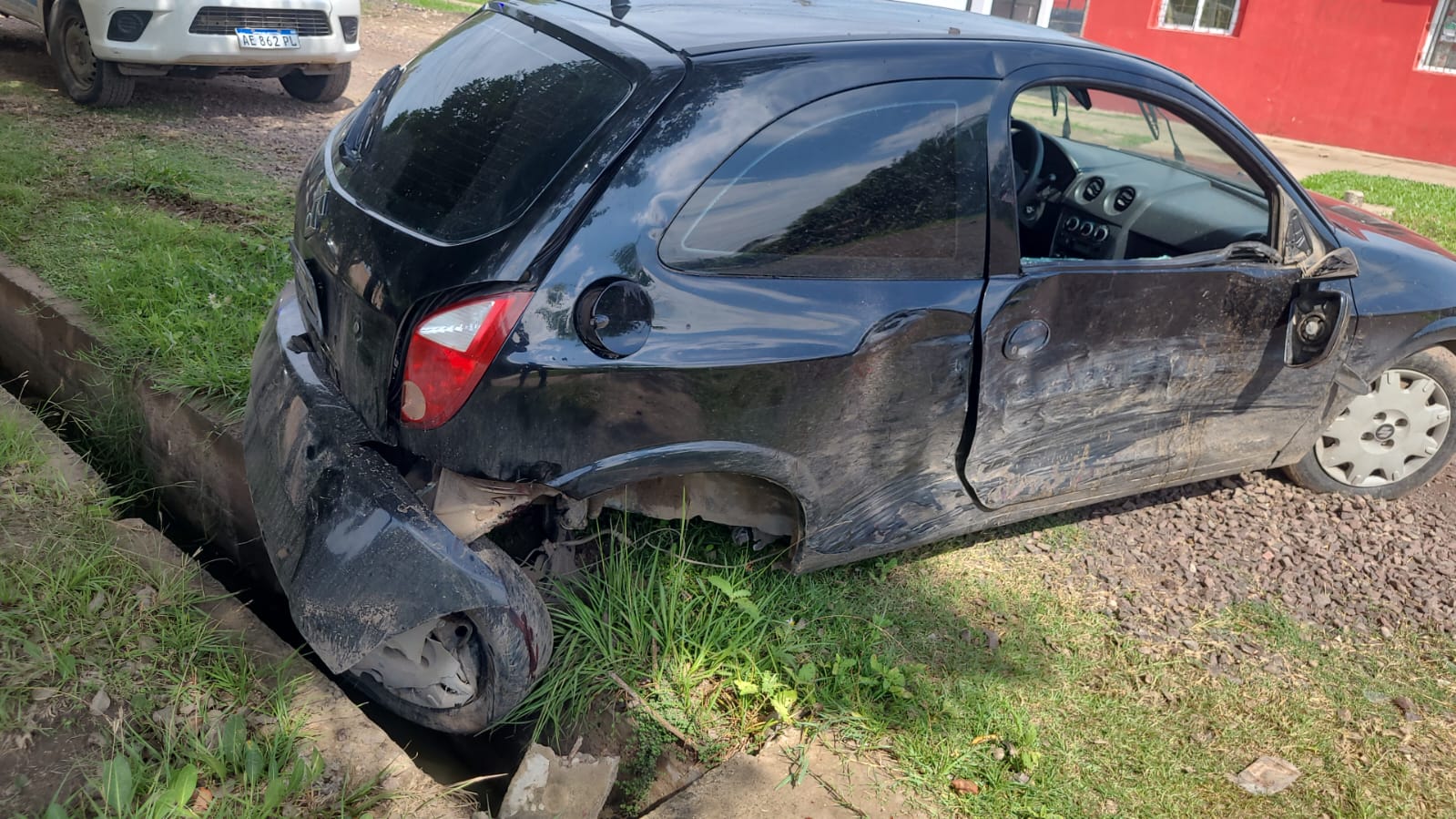 Intentaron robar un auto y uno de ellos fue aprehendido