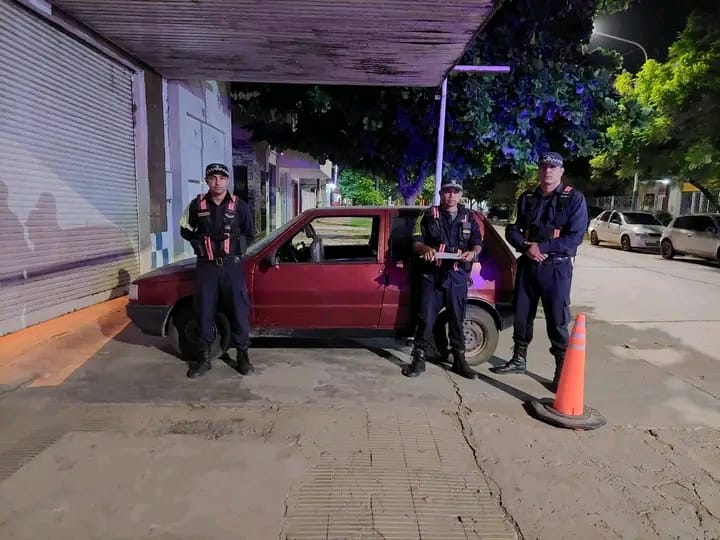 Efectivos de la Policía Caminera secuestraron un auto por prohibición para circular y una moto adulterada