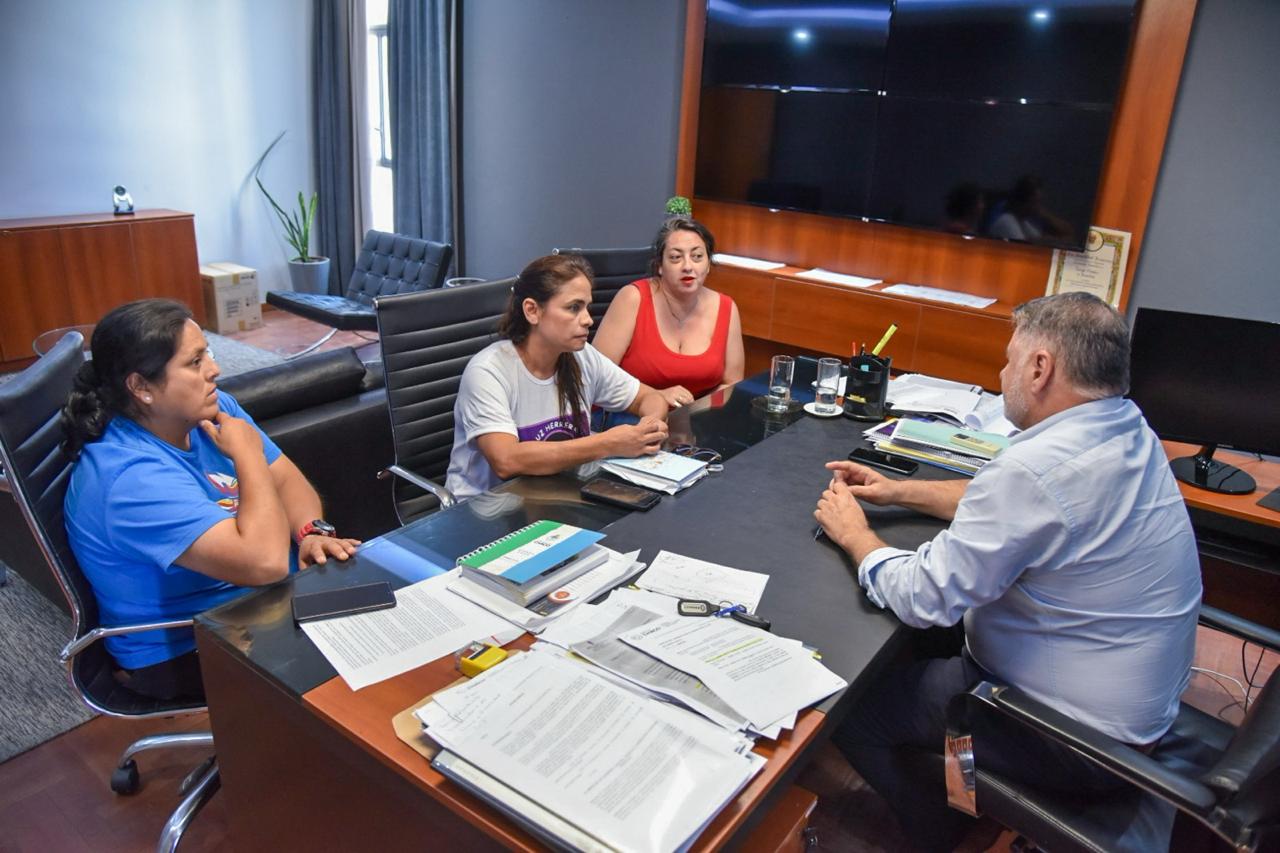 EL MINISTRO DE GOBIERNO RECIBIÓ A LA MAMÁ DE MARÍA LUZ HERRERA