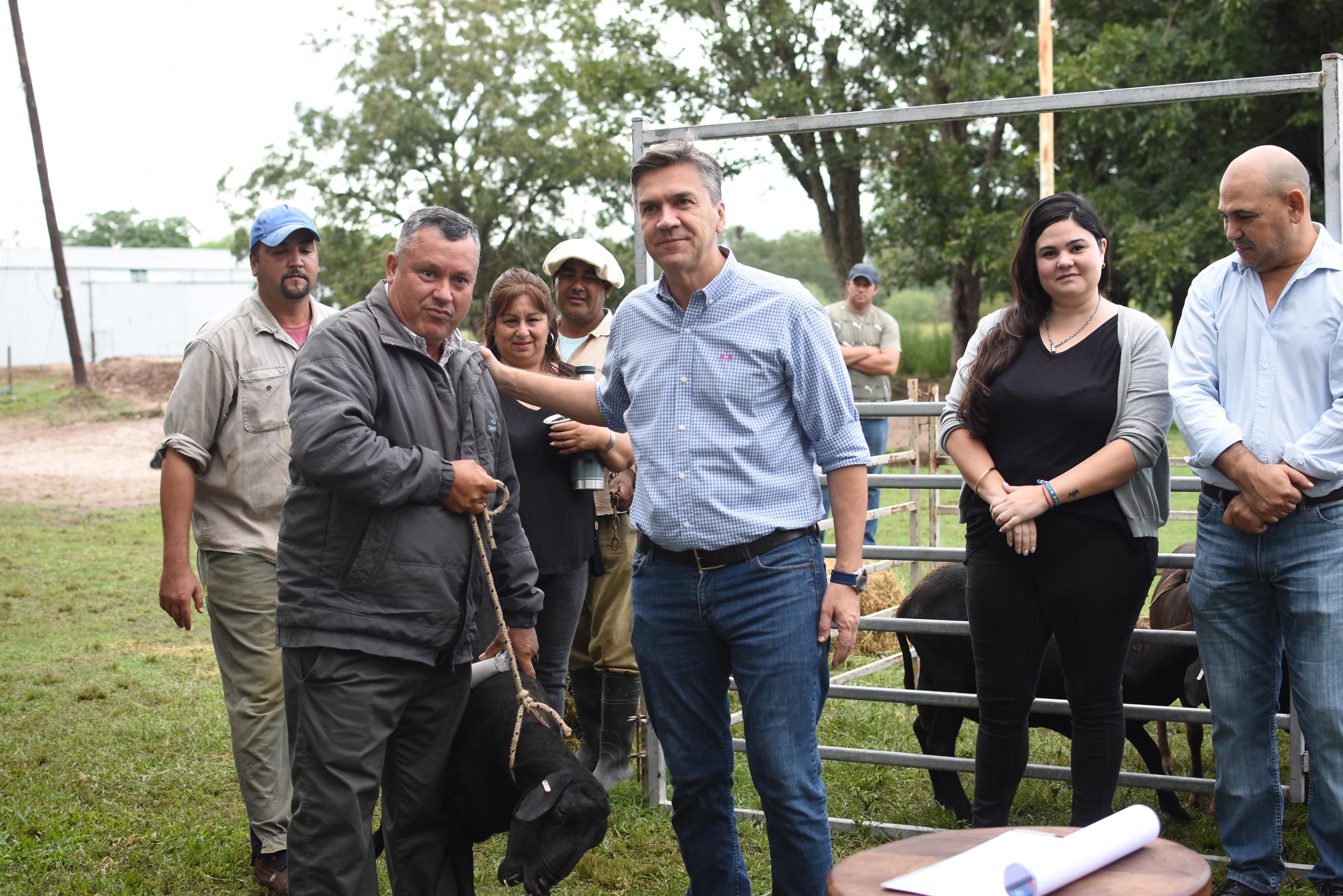 MAKALLÉ: ZDERO ENTREGÓ REPRODUCTORES CAPRINOS Y OVINOS Y REAFIRMÓ EL ACOMPAÑAMIENTO AL SECTOR PRODUCTIVO”
