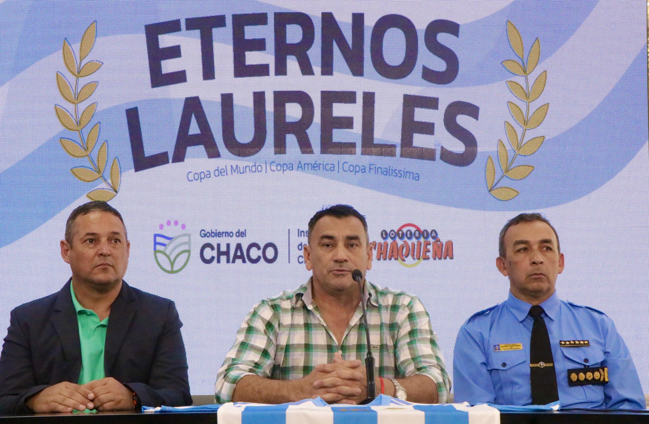 Llegan a Resistencia las copas de la selección Argentina de fútbol