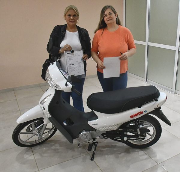 Campo Largo: El Municipio hizo entrega de elementos a distintas organizaciones y grupos de la comuna para que recauden fondos