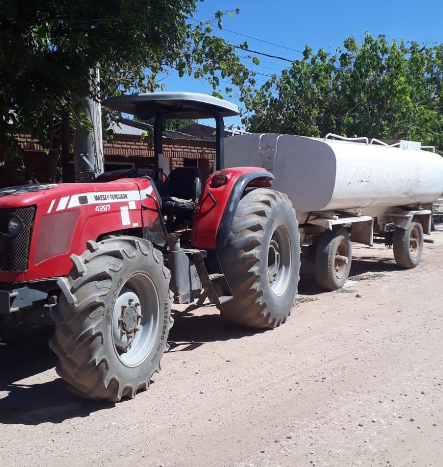 Campo Largo cumple con distribución de agua sin costos para los vecinos