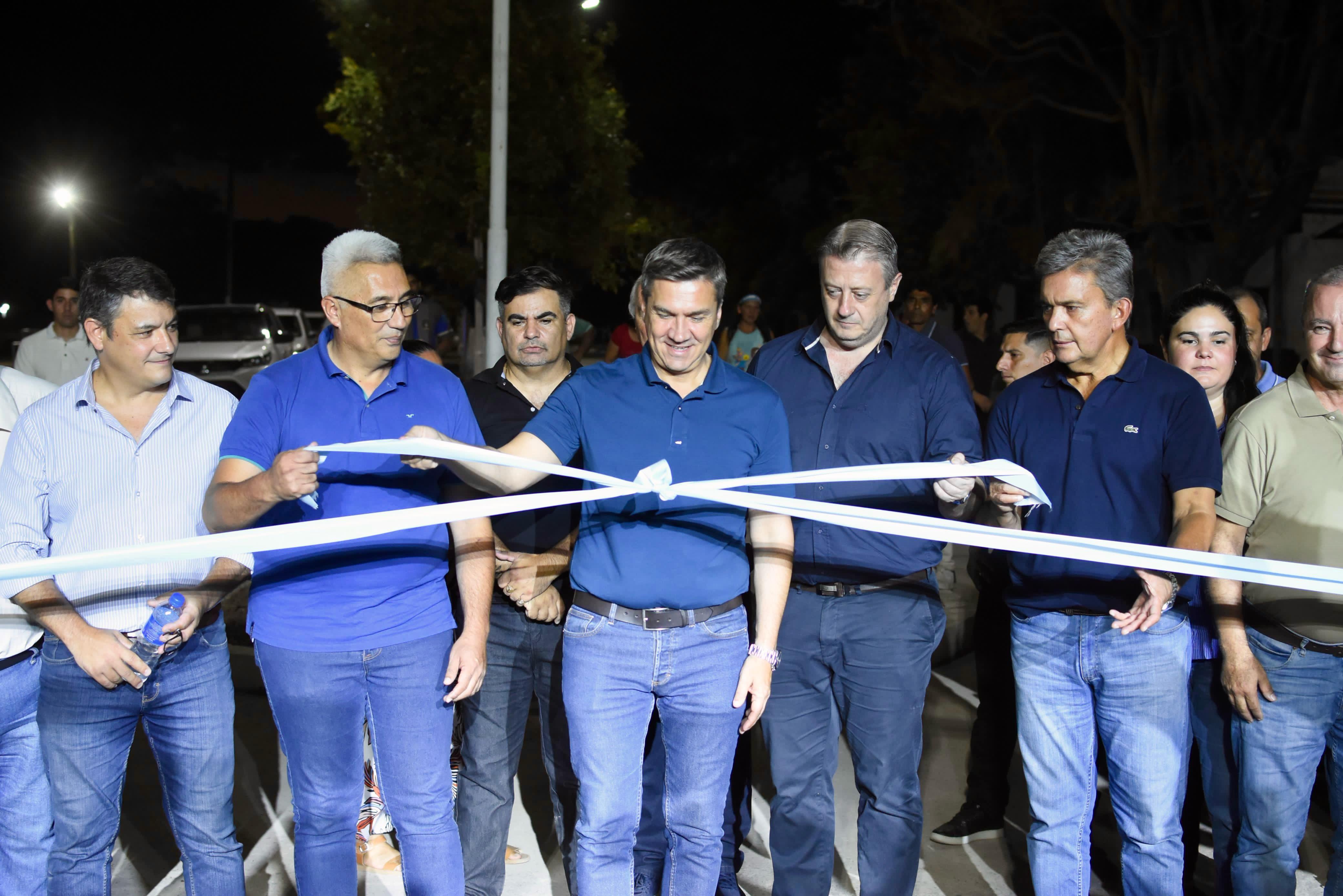 Napenay: el Gobernador Zdero inauguró cuadras de pavimento urbano y alumbrado público para la comunidad