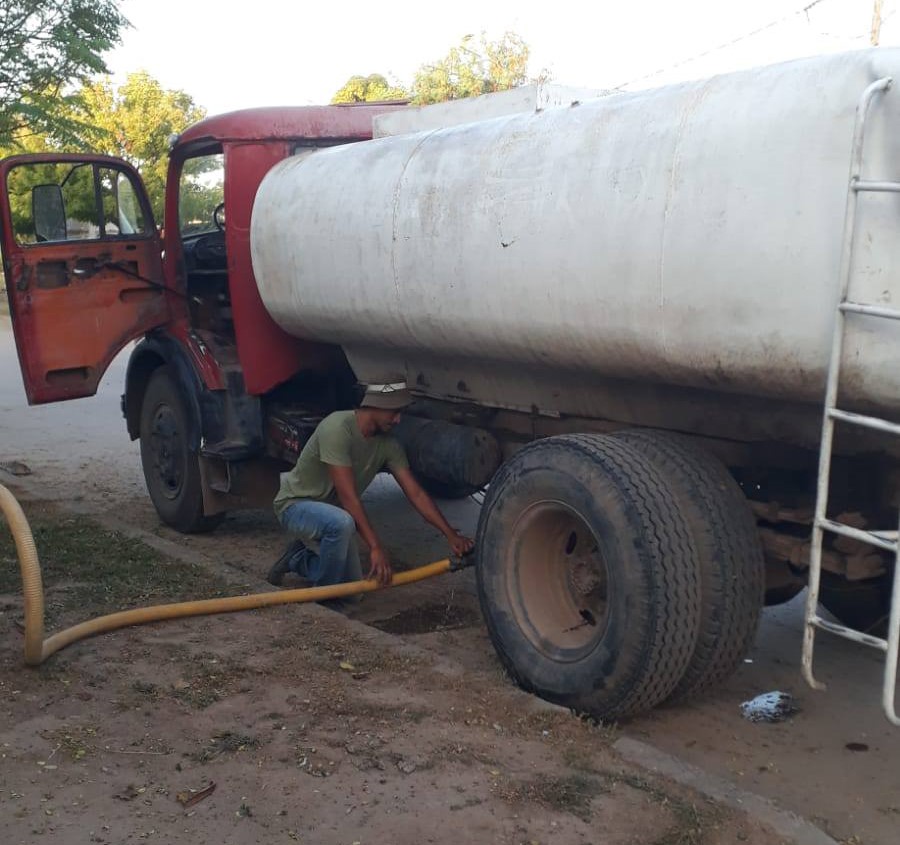 Campo Largo: con el agobiante calor el municipio sigue sin descanso entregando agua
