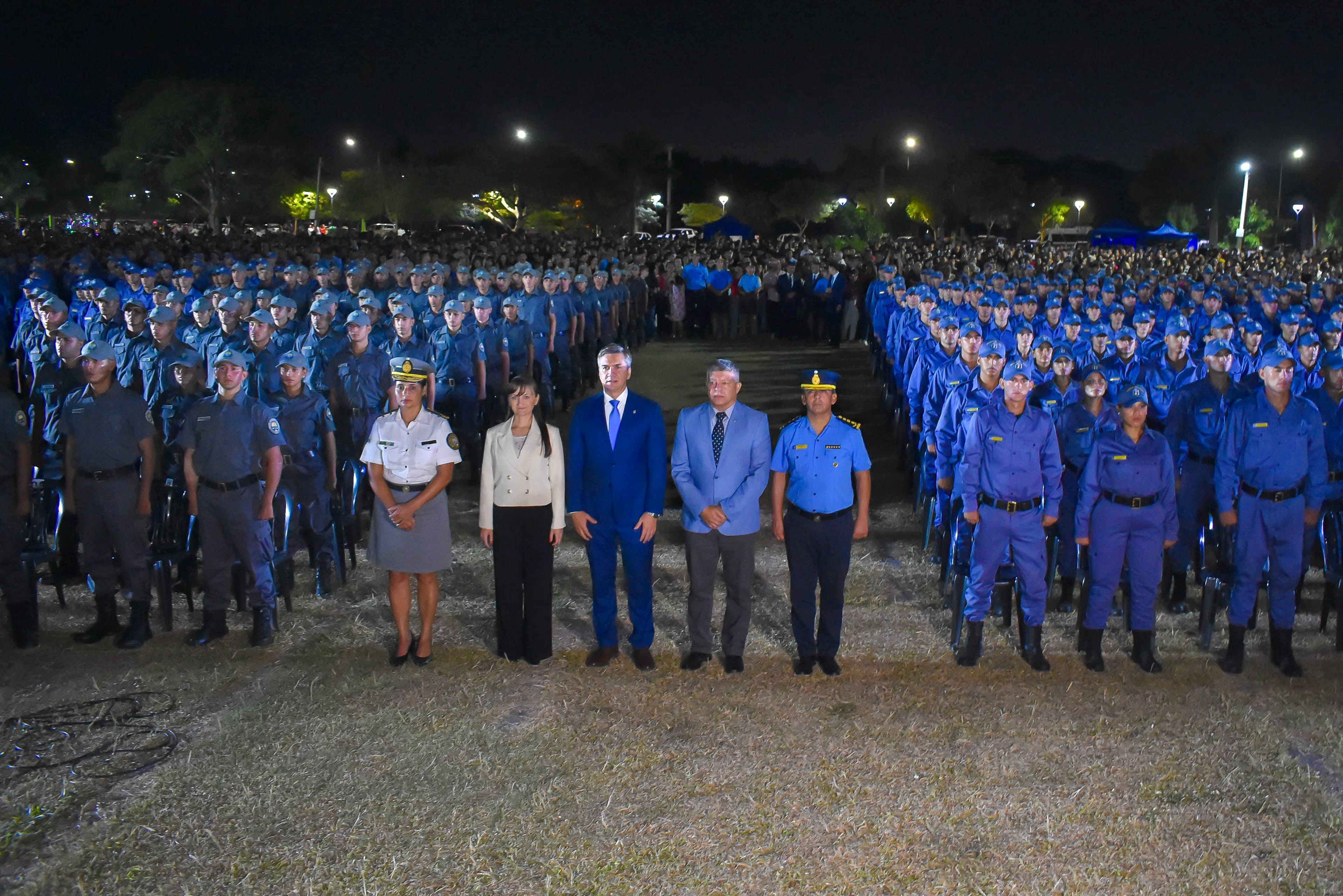 EL GOBERNADOR ZDERO ACOMPAÑÓ EL ACTO DE EGRESO DE ALUMNOS DEL V° CURSO PARA AGENTES PENITENCIARIOS Y DEL XL° CURSO PARA AGENTES DE POLICÍA