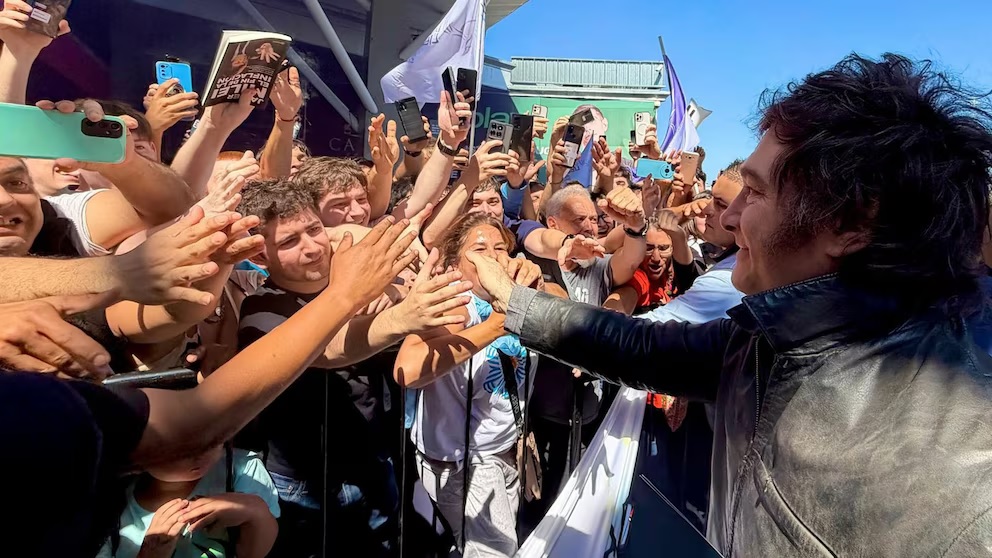 Javier Milei tuvo que suspender un acto de campaña en Santa Fe