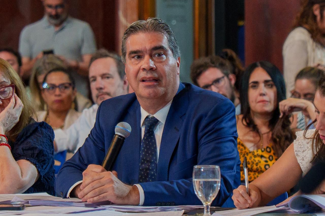 CAPITANICH PROPONE ANULAR POR LEY EL DNU “DEL ESPIONAJE”, QUE HABILITA UN SISTEMA DE INTELIGENCIA SIN CONTROLES DEMOCRÁTICOS