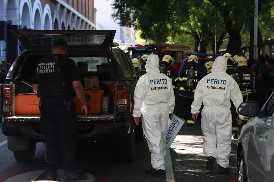 Explotó un paquete bomba en la Escuela Superior de Gendarmería y hay cuatro agentes heridos