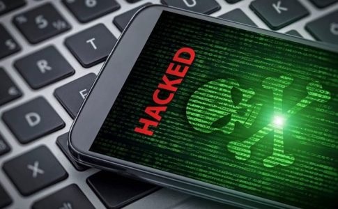 El colmo de la desidia: Cibercrimen no puede peritar celulares por software vencido