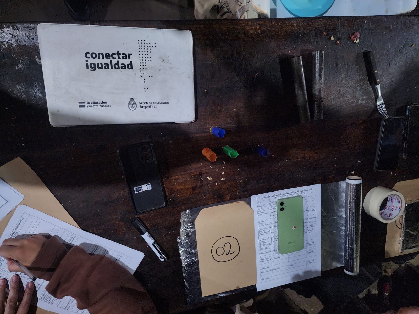 TRAS AMENAZAS EN REDES SOCIALES, ALLANAN UNA VIVIENDA Y SECUESTRAN ELEMENTOS DE INTERÉS