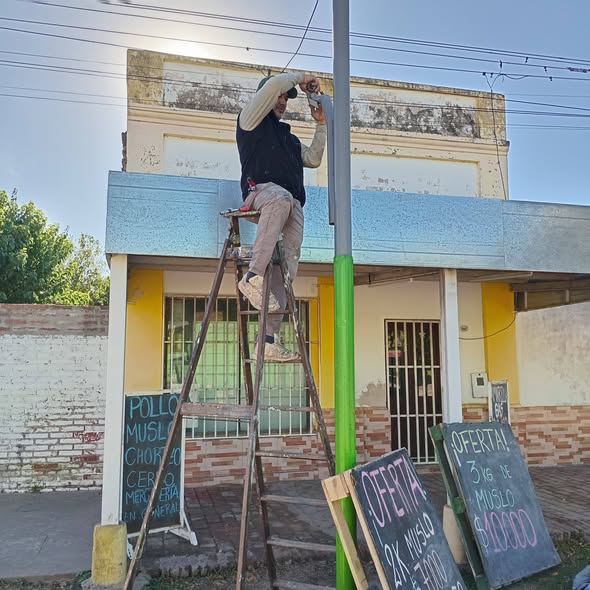 Campo Largo intensifica trabajos de iluminación y limpieza en distintos barrios de la ciudad
