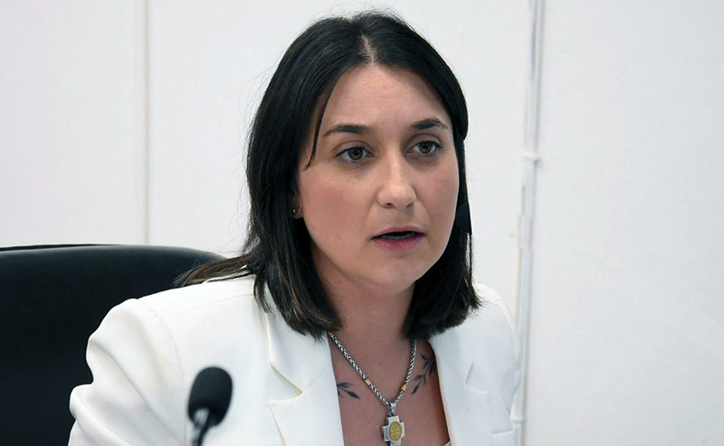 GYOKER AMENAZÓ A PÍA CAVANA CON “ARMAR CAUSAS” Y ROMPER ACUERDOS LEGISLATIVOS EN LA COMISIÓN DE ASUNTOS CONSTITUCIONALES