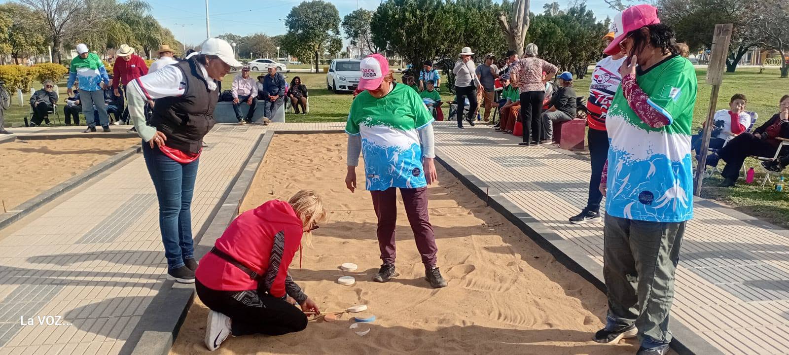 El intendente Dr. Manuel Suárez acompañó el inicio del Campeonato de Tejo para Adultos Mayores en Campo Largo