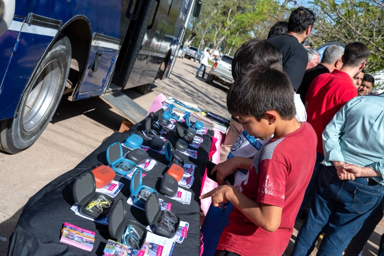 CHACO LLEGÓ A LOS 70 MUNICIPIOS CON “VER PARA SER LIBRES” Y SUPERÓ LA ENTREGA DE 10.500 ANTEOJOS